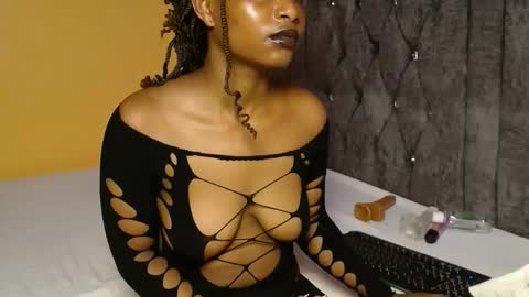 Snapshot of rubyleigns chatting on 03/20/26, 05:23 Ruby online show from 03/20/26, 05:23