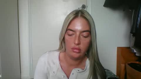 rubyredxxxoxxx online show from 02/15/25, 02:22