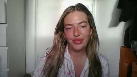 Snapshot of rubyredxxxoxxx chatting on 04/05/26, 06:43 rubyredxxxoxxx online show from 04/05/26, 06:43
