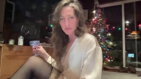 Snapshot of rubywavesback chatting on 11/28/25, 06:27 rubywavesback online show from 11/28/25, 06:27