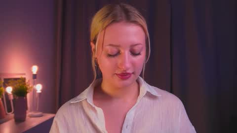 Mila online show from 09/18/25, 03:14