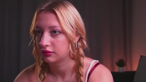 Mila online show from 10/03/25, 03:09