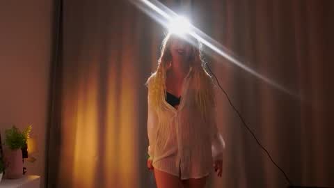 Mila online show from 10/09/25, 03:10