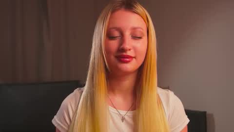 Mila online show from 10/18/25, 03:13