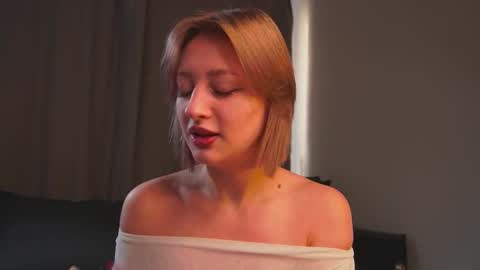 Mila online show from 11/03/25, 04:03