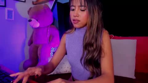 rue_zue online show from 11/25/25, 01:33