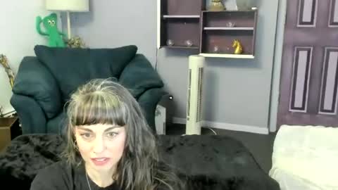Rue Hallow online show from 06/27/26, 08:47