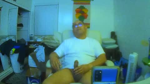 Snapshot of rueltrinidad73 chatting on 06/22/26, 05:15 rueltrinidad73 online show from 06/22/26, 05:15