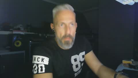 Snapshot of ruffi77 chatting on 12/29/24, 10:23 Chico que rico Caliente online show from 12/29/24, 10:23