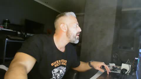 Snapshot of ruffi77 chatting on 12/31/24, 06:13 Chico que rico Caliente online show from 12/31/24, 06:13