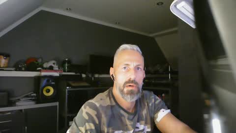 Snapshot of ruffi77 chatting on 01/05/25, 04:06 Chico que rico Caliente online show from 01/05/25, 04:06