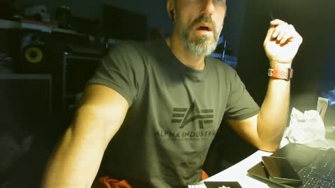 Snapshot of ruffi77 chatting on 01/11/25, 10:51 Chico que rico Caliente online show from 01/11/25, 10:51