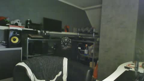 Snapshot of ruffi77 chatting on 01/18/25, 05:48 Chico que rico Caliente online show from 01/18/25, 05:48