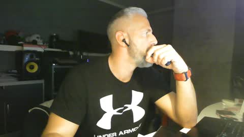 Snapshot of ruffi77 chatting on 01/31/25, 05:40 Chico que rico Caliente online show from 01/31/25, 05:40