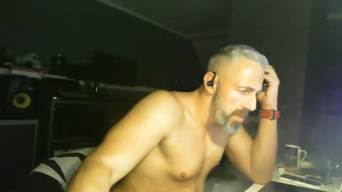 Snapshot of ruffi77 chatting on 02/03/25, 08:46 Chico que rico Caliente online show from 02/03/25, 08:46