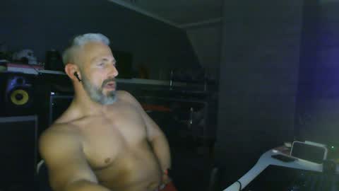 Snapshot of ruffi77 chatting on 02/04/25, 01:34 Chico que rico Caliente online show from 02/04/25, 01:34