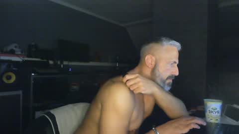 Snapshot of ruffi77 chatting on 02/06/25, 01:16 Chico que rico Caliente online show from 02/06/25, 01:16