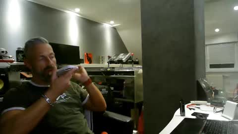 Snapshot of ruffi77 chatting on 02/10/25, 12:50 Chico que rico Caliente online show from 02/10/25, 12:50