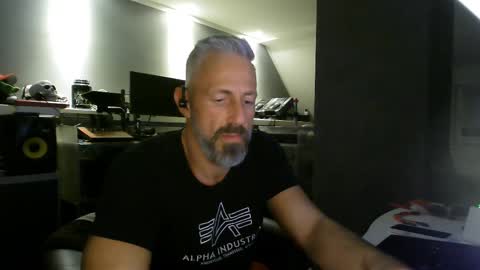 Snapshot of ruffi77 chatting on 02/11/25, 12:28 Chico que rico Caliente online show from 02/11/25, 12:28