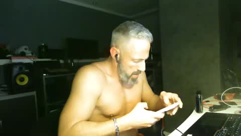 Snapshot of ruffi77 chatting on 02/12/25, 01:52 Chico que rico Caliente online show from 02/12/25, 01:52