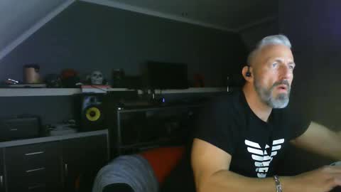 Snapshot of ruffi77 chatting on 02/16/25, 12:30 Chico que rico Caliente online show from 02/16/25, 12:30