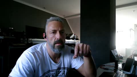 Snapshot of ruffi77 chatting on 03/04/25, 03:15 Chico que rico Caliente online show from 03/04/25, 03:15