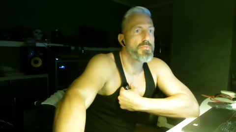 Snapshot of ruffi77 chatting on 03/08/25, 05:28 Chico que rico Caliente online show from 03/08/25, 05:28
