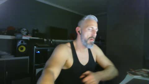Snapshot of ruffi77 chatting on 03/08/25, 11:37 Chico que rico Caliente online show from 03/08/25, 11:37