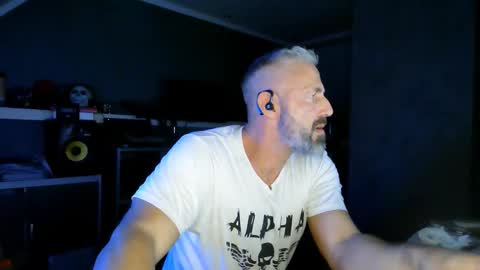 Snapshot of ruffi77 chatting on 09/09/25, 12:21 Chico que rico Caliente online show from 09/09/25, 12:21