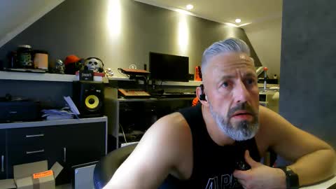 Snapshot of ruffi77 chatting on 09/12/25, 10:59 Chico que rico Caliente online show from 09/12/25, 10:59