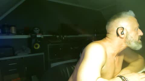 Snapshot of ruffi77 chatting on 10/17/25, 12:25 Chico que rico Caliente online show from 10/17/25, 12:25