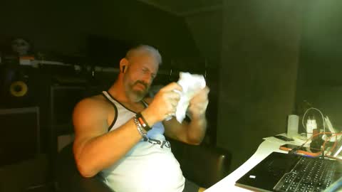 Chico que rico Caliente online show from 02/19/26, 03:13