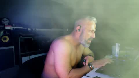 Snapshot of ruffi77 chatting on 03/25/26, 09:26 Chico que rico Caliente online show from 03/25/26, 09:26