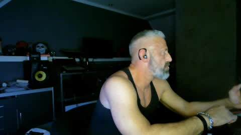 Snapshot of ruffi77 chatting on 04/09/26, 01:27 Chico que rico Caliente online show from 04/09/26, 01:27