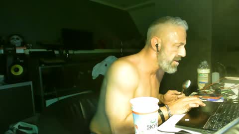 Snapshot of ruffi77 chatting on 04/09/26, 06:19 Chico que rico Caliente online show from 04/09/26, 06:19
