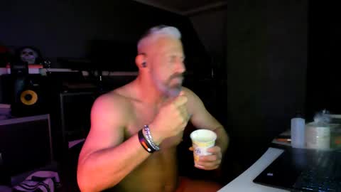 Snapshot of ruffi77 chatting on 04/10/26, 01:55 Chico que rico Caliente online show from 04/10/26, 01:55
