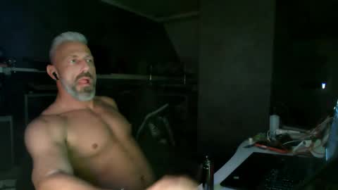 Snapshot of ruffi77 chatting on 04/17/26, 06:16 Chico que rico Caliente online show from 04/17/26, 06:16