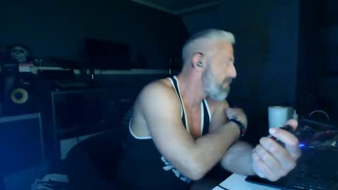Snapshot of ruffi77 chatting on 04/23/26, 12:56 Chico que rico Caliente online show from 04/23/26, 12:56