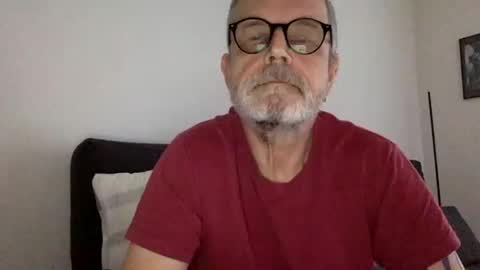 Snapshot of ruk_ri913mn chatting on 11/17/25, 08:31 Jimi online show from 11/17/25, 08:31