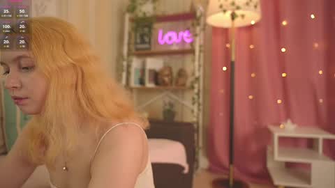 Snapshot of ruminelle chatting on 04/23/26, 11:42 Lilith online show from 04/23/26, 11:42