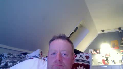 Snapshot of runepetter chatting on 02/18/25, 11:41 bignorwegian online show from 02/18/25, 11:41