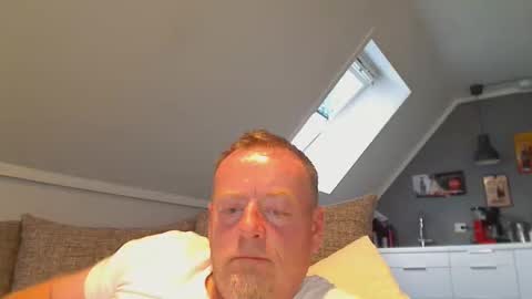 Snapshot of runepetter chatting on 09/17/25, 05:47 bignorwegian online show from 09/17/25, 05:47