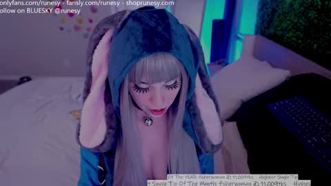 Snapshot of runesy chatting on 02/22/25, 04:07 Lady online show from 02/22/25, 04:07