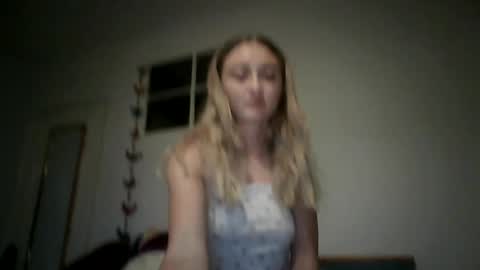 Snapshot of running_girl_izzy chatting on 07/23/26, 09:13 Izzy online show from 07/23/26, 09:13