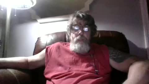 Snapshot of runningaround60 chatting on 09/15/25, 01:49 runningaround60 online show from 09/15/25, 01:49