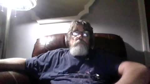 Snapshot of runningaround60 chatting on 09/22/25, 02:02 runningaround60 online show from 09/22/25, 02:02