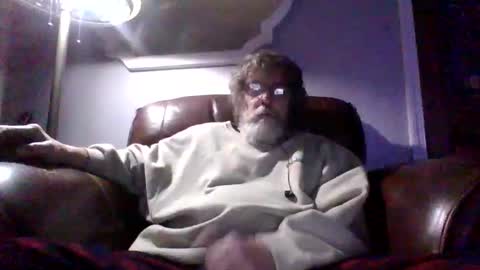 Snapshot of runningaround60 chatting on 10/24/25, 02:08 runningaround60 online show from 10/24/25, 02:08