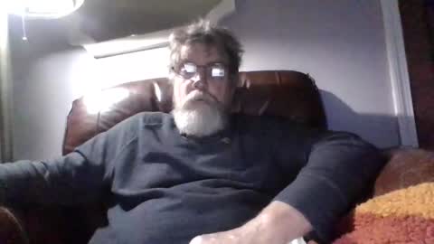 Snapshot of runningaround60 chatting on 11/10/25, 03:05 runningaround60 online show from 11/10/25, 03:05