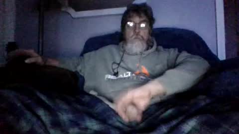 Snapshot of runningaround60 chatting on 11/24/25, 04:12 runningaround60 online show from 11/24/25, 04:12