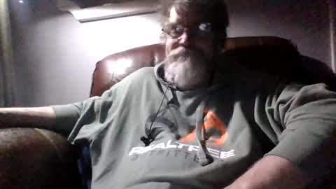 Snapshot of runningaround60 chatting on 11/26/25, 02:45 runningaround60 online show from 11/26/25, 02:45